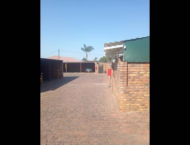 2 BEDROOM APARTMENT FOR SALE IN PRETORIA GARDENS
